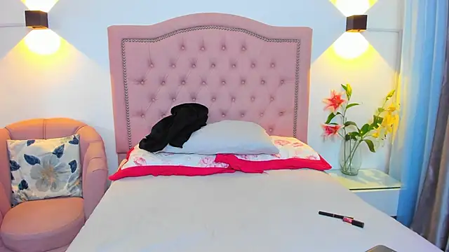 Chloekey online show from 13, 4, 2026