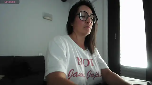 Yulian Milf online show from 17, 7, 2026
