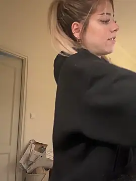 MelliMoon online show from 4, 3, 2026