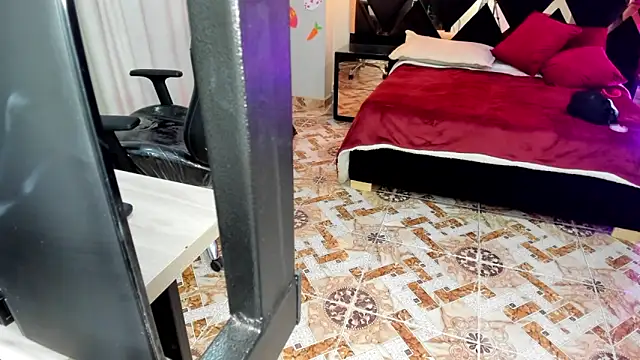 Lucia 24x online show from 4, 4, 2026