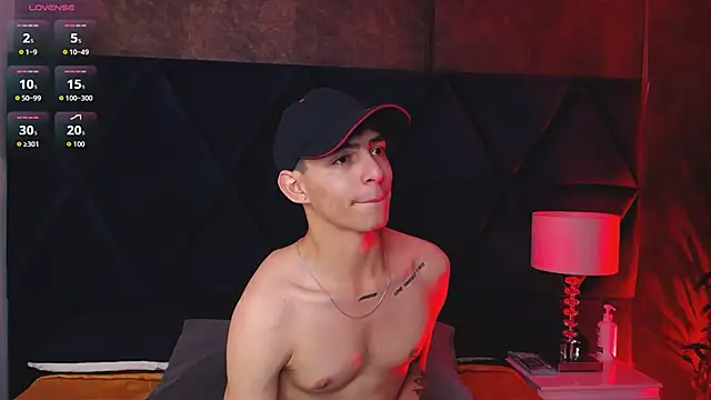 Logan Woods online show from 4, 3, 2026