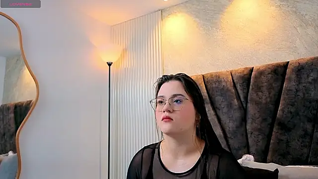 zoe hugeboobs online show from 12, 2, 2026