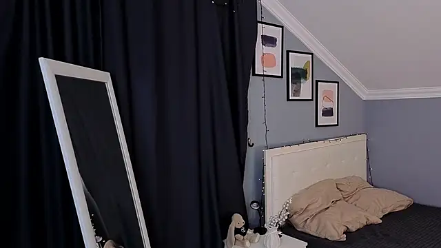 Naomi Demio online show from 26, 3, 2026