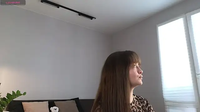 MillaKowal online show from 11, 4, 2026