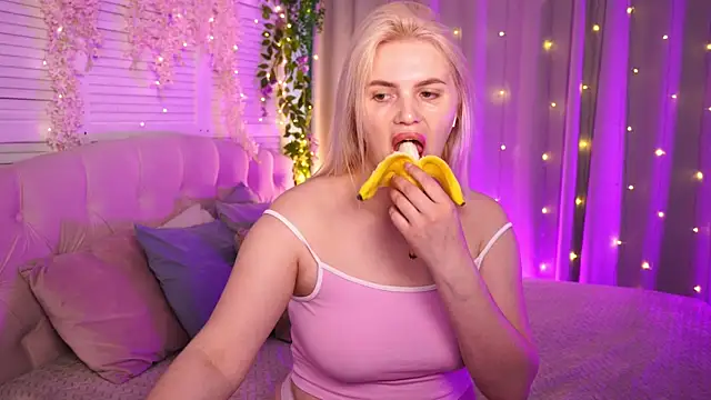 AmeliaWeells online show from 15, 5, 2026