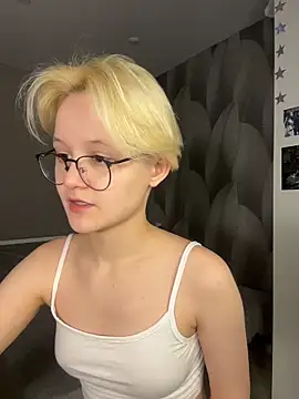 LuunaDorean online show from 4, 2, 2026