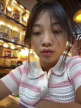 Lyn-be99 online show from 17, 4, 2026