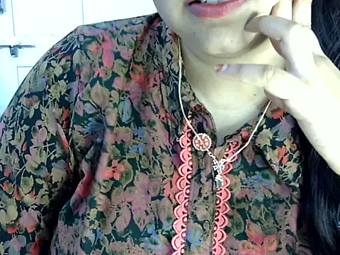 Snapshot of Cute_Aliyaa chatting on 13, 6, 2026 Cute Aliyaa online show from 13, 6, 2026