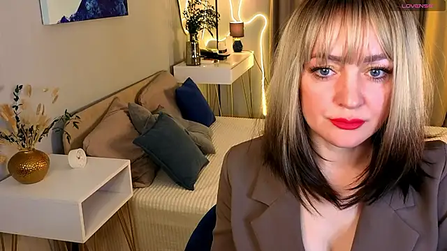 Oliiviaa  online show from 24, 2, 2026