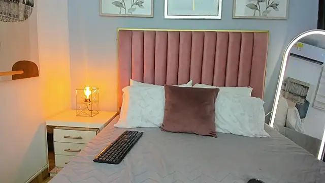 MarianaScott  online show from 13, 4, 2026