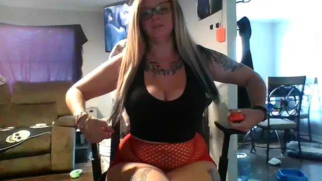Snapshot of Gypsymomma17 chatting on 15, 7, 2026 Gypsymomma17 online show from 15, 7, 2026