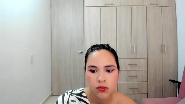 Hannakitten77 online show from 5, 2, 2026