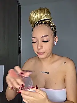 Snapshot of alaia_princess chatting on 7, 5, 2026 alaia princess online show from 7, 5, 2026