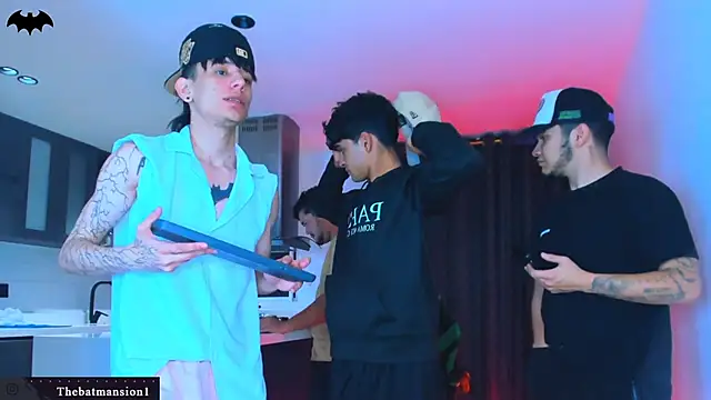 Snapshot of TheBatMansion chatting on 24, 2, 2026 TheBatMansion online show from 24, 2, 2026