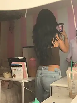 Snapshot of ellianajean chatting on 10, 3, 2026 ellianajean online show from 10, 3, 2026