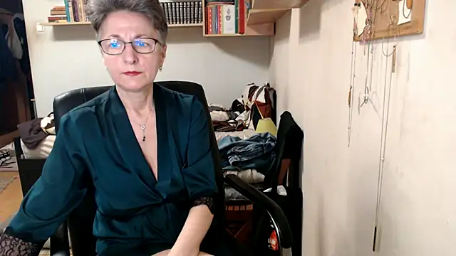 katemodel online show from 15, 10, 2025