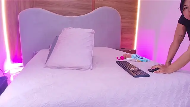 Snapshot of shaina_adams chatting on 28, 2, 2026 shaina adams online show from 28, 2, 2026