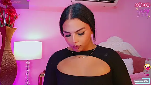 Maia Hotts online show from 2, 4, 2026