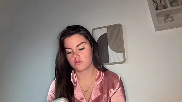 kiaraaaa75 online show from 12, 2, 2026