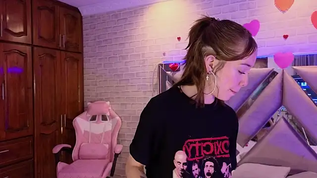 HarperrWest online show from 7, 4, 2026