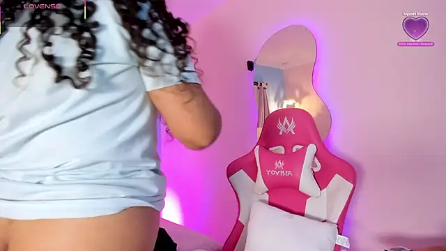 Snapshot of LOU_22_ chatting on 25, 2, 2026 LOU 22 online show from 25, 2, 2026