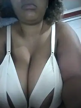 Snapshot of PrettyLisa26 chatting on 8, 7, 2026 PrettyLisa26 online show from 8, 7, 2026