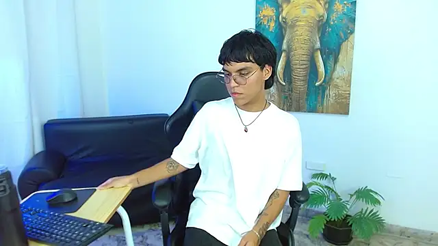 Snapshot of Maecum18 chatting on 4, 7, 2026 Maecum18 online show from 4, 7, 2026