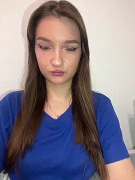 Green eyes lady online show from 16, 2, 2026