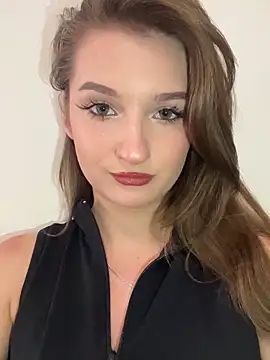 Green eyes lady online show from 18, 6, 2026