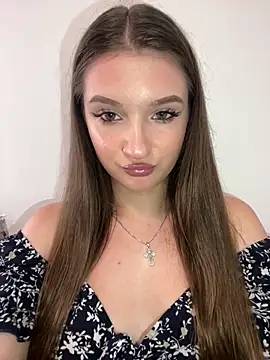 Green eyes lady online show from 30, 6, 2026
