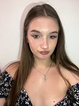 Green eyes lady online show from 6, 7, 2026