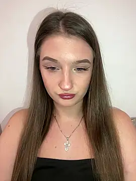 Green eyes lady online show from 28, 7, 2026