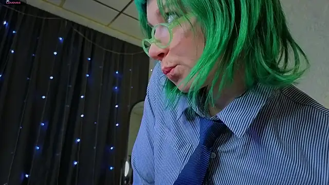 Scarle Whisper online show from 28, 3, 2026