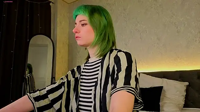 Scarle Whisper online show from 4, 4, 2026