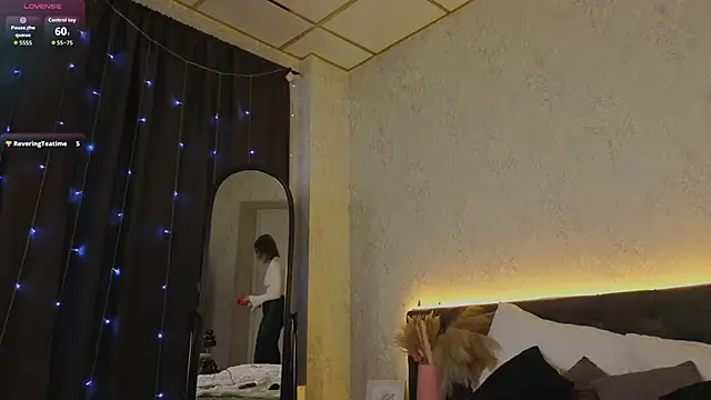 Scarle Whisper online show from 8, 4, 2026