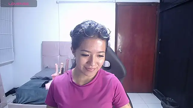 Snapshot of Lynn_turner chatting on 10, 6, 2026 Lynn turner online show from 10, 6, 2026