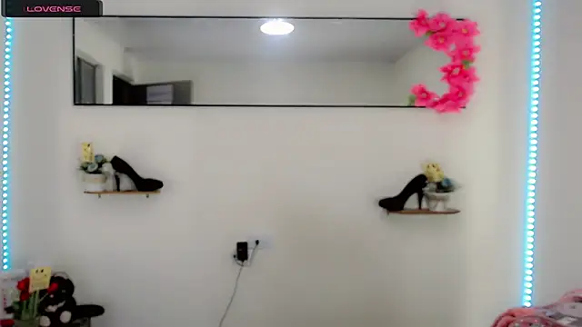 NathalialLooes online show from 18, 4, 2026