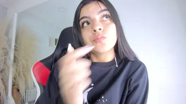 KarelyMitchel online show from 14, 4, 2026