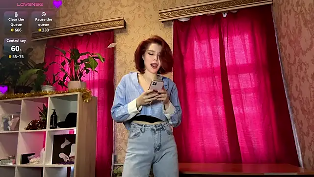 Snapshot of LaurynGeisinger chatting on 5, 2, 2026 LaurynGeisinger online show from 5, 2, 2026