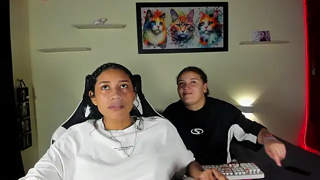 Snapshot of meredit_cris23 chatting on 4, 3, 2026 meredit cris23 online show from 4, 3, 2026