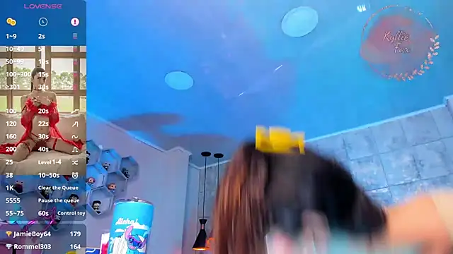 kylliefox  online show from 16, 3, 2025