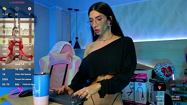 kylliefox  online show from 6, 11, 2025