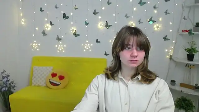 Snapshot of AnnaWest_ chatting on 4, 3, 2026 AnnaWest online show from 4, 3, 2026