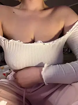 Best-B00bs online show from 8, 3, 2025