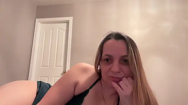 Snapshot of ShyFlameLive chatting on 11, 2, 2026 ShyFlameLive online show from 11, 2, 2026