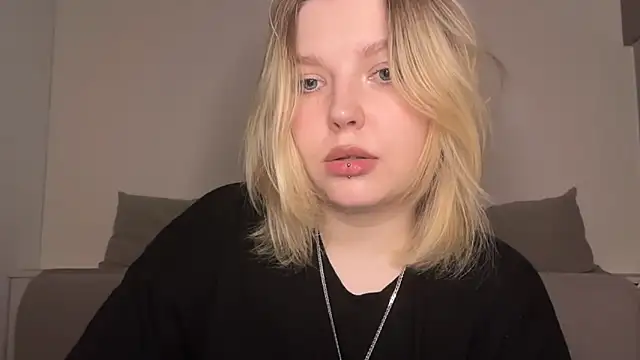 Ophelia Ritz online show from 5, 4, 2026