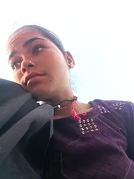 Snapshot of Sunali_Bendre chatting on 24, 4, 2026 Sunali Bendre online show from 24, 4, 2026
