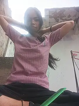 Snapshot of Sunali_Bendre chatting on 19, 7, 2026 Sunali Bendre online show from 19, 7, 2026