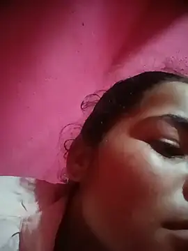 Snapshot of Sunali_Bendre chatting on 19, 7, 2026 Sunali Bendre online show from 19, 7, 2026