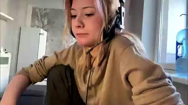 Snapshot of LadyFoxLove chatting on 10, 2, 2026 LadyFoxLove online show from 10, 2, 2026